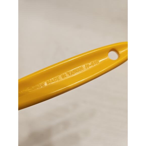 Yellow Melamine-Ware Soup Ladle Solid Taiwan 11” Kitchen Utensil Vintage - Picture 4 of 6